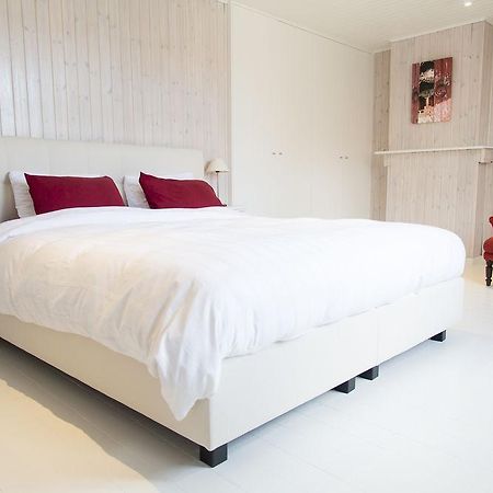 Two White Pigeons Villa Ипер Екстериор снимка